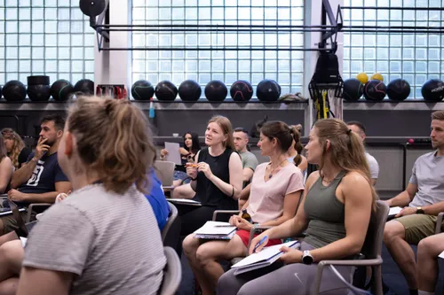 MDDr. Kateřina Lízlerová při přednášce v CrossFit centru Los Podolos